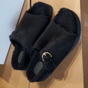 NIB $695 Co. shearling sandals